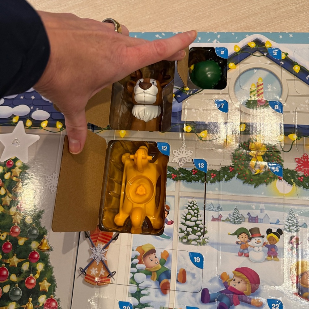 Fisher-Price Little People Holiday Playset - Advent Calendar - Picture 6 of 7